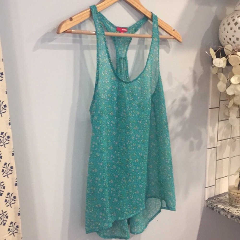 Tops - Picture 2 of 8